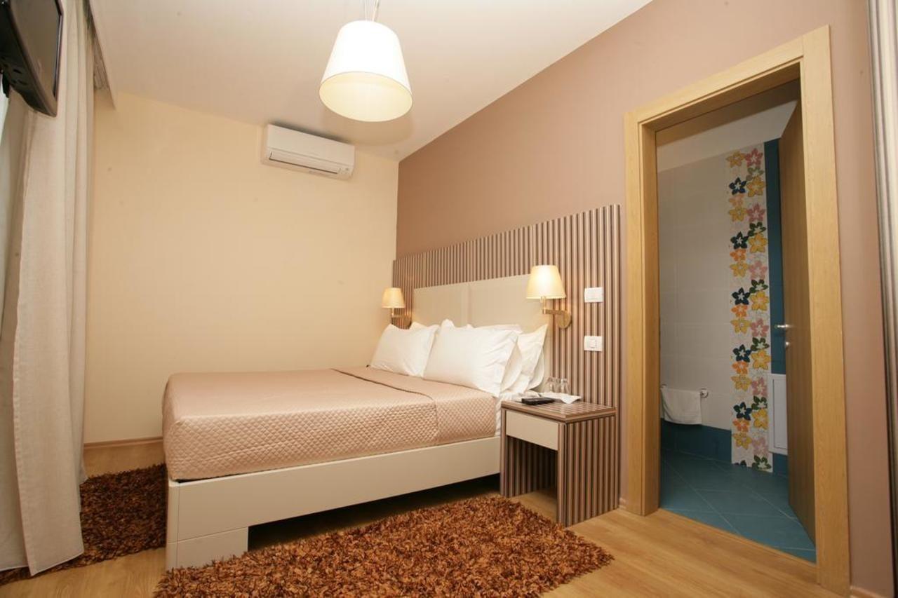 Hotel Vila 60 Tirana Exterior photo