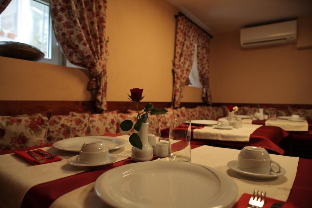 Hotel Vila 60 Tirana Exterior photo